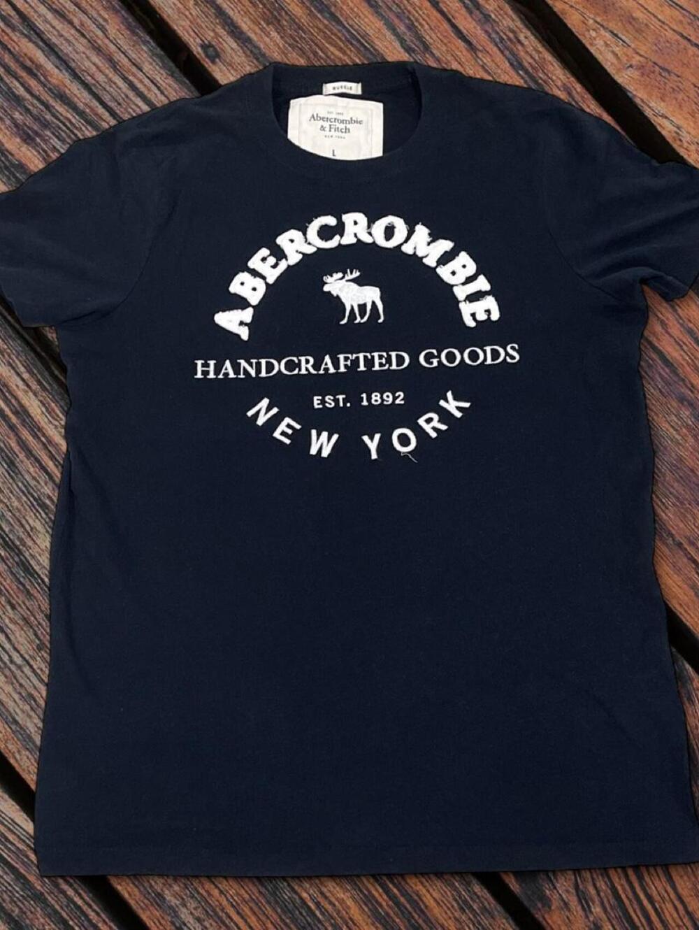 Abercrombie & Fitch black muscle fit tee with white embroidered moose, size L